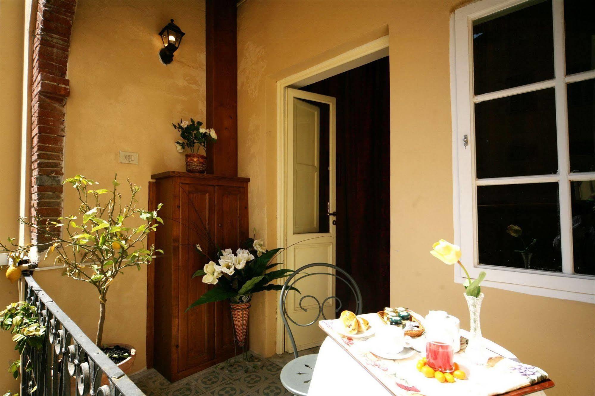 Antica Residenza Santa Chiara Affittacamere