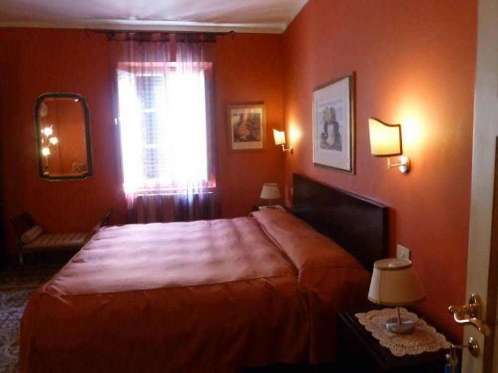 Antica Residenza Santa Chiara Affittacamere 3*